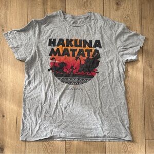 Disney Gray Lion King Hakuna Matata Graphic Tee with Black and Orange Print